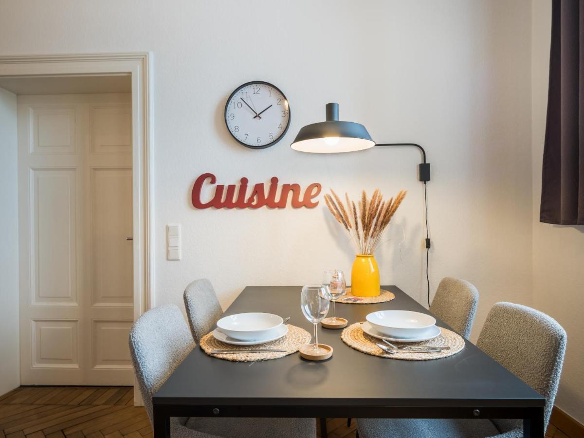 Schwarzlins Loftraum - Stilvolles Apartment Mit Smart Tv, Netflix, Disney Plus, Schnellem Wlan, Parken, Nespresso Sankt Ingbert Bagian luar foto