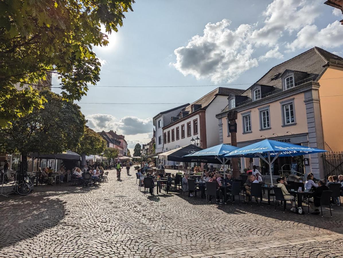 Schwarzlins Loftraum - Stilvolles Apartment Mit Smart Tv, Netflix, Disney Plus, Schnellem Wlan, Parken, Nespresso Sankt Ingbert Bagian luar foto
